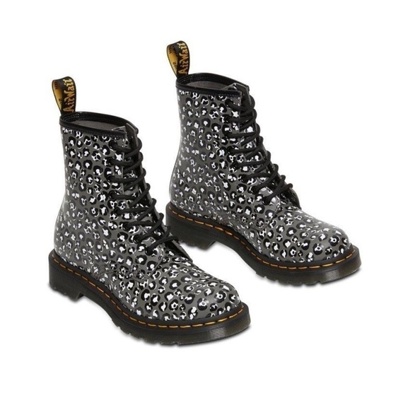 Doc Martens 1460 Lace-Up Boot
GREY LEOPARD, Size 5UK (7 Women New) - Picture 1 of 9